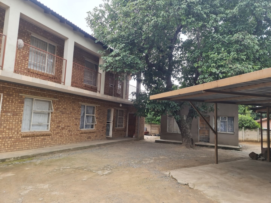 8 Bedroom Property for Sale in Oos Einde North West